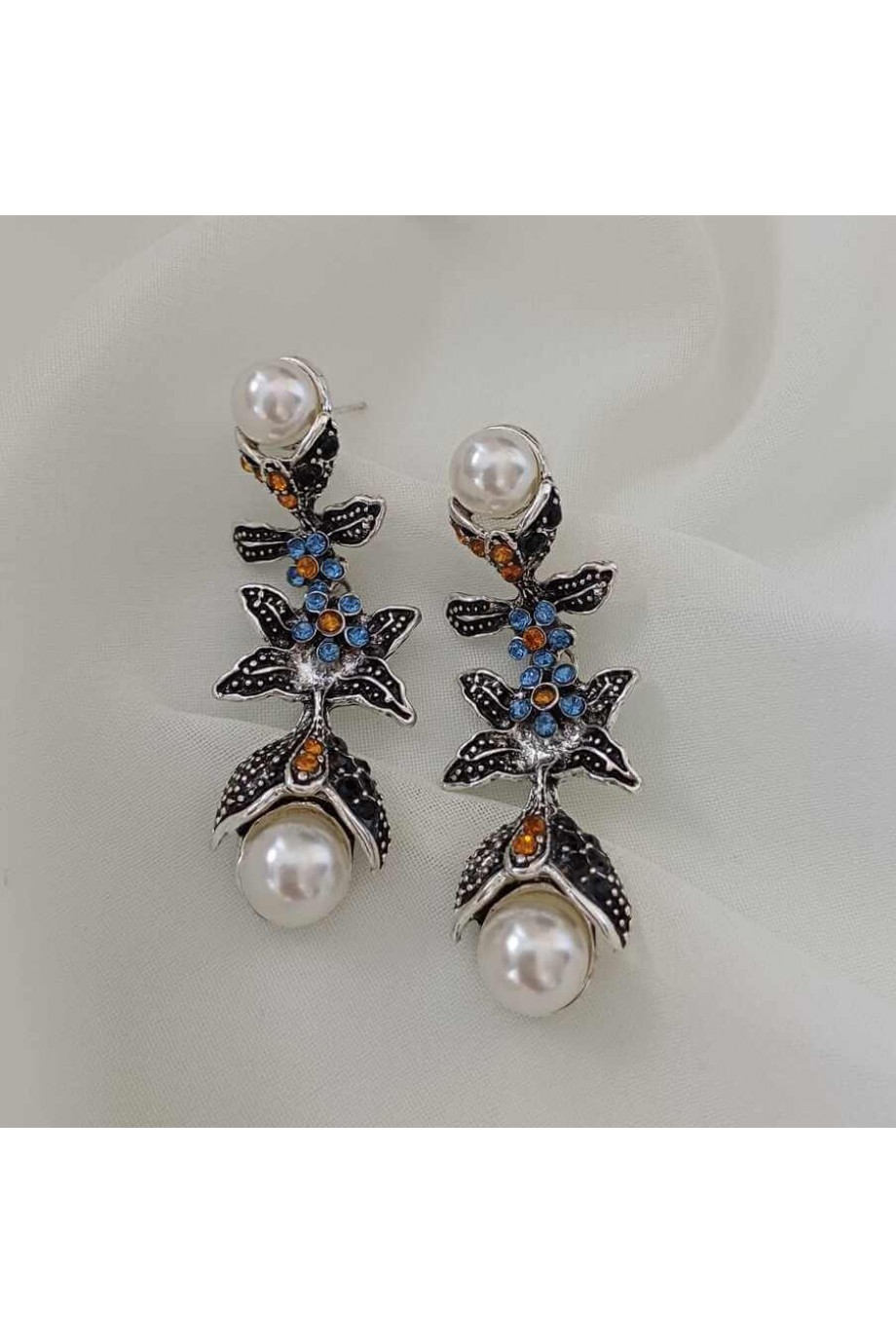 İncili Sallantılı Kadın Küpe