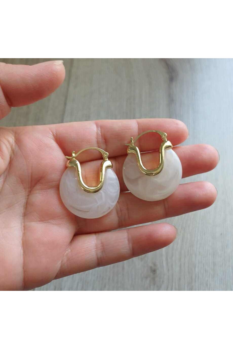 Mine Taşlı Halka Model Kadı Küpe