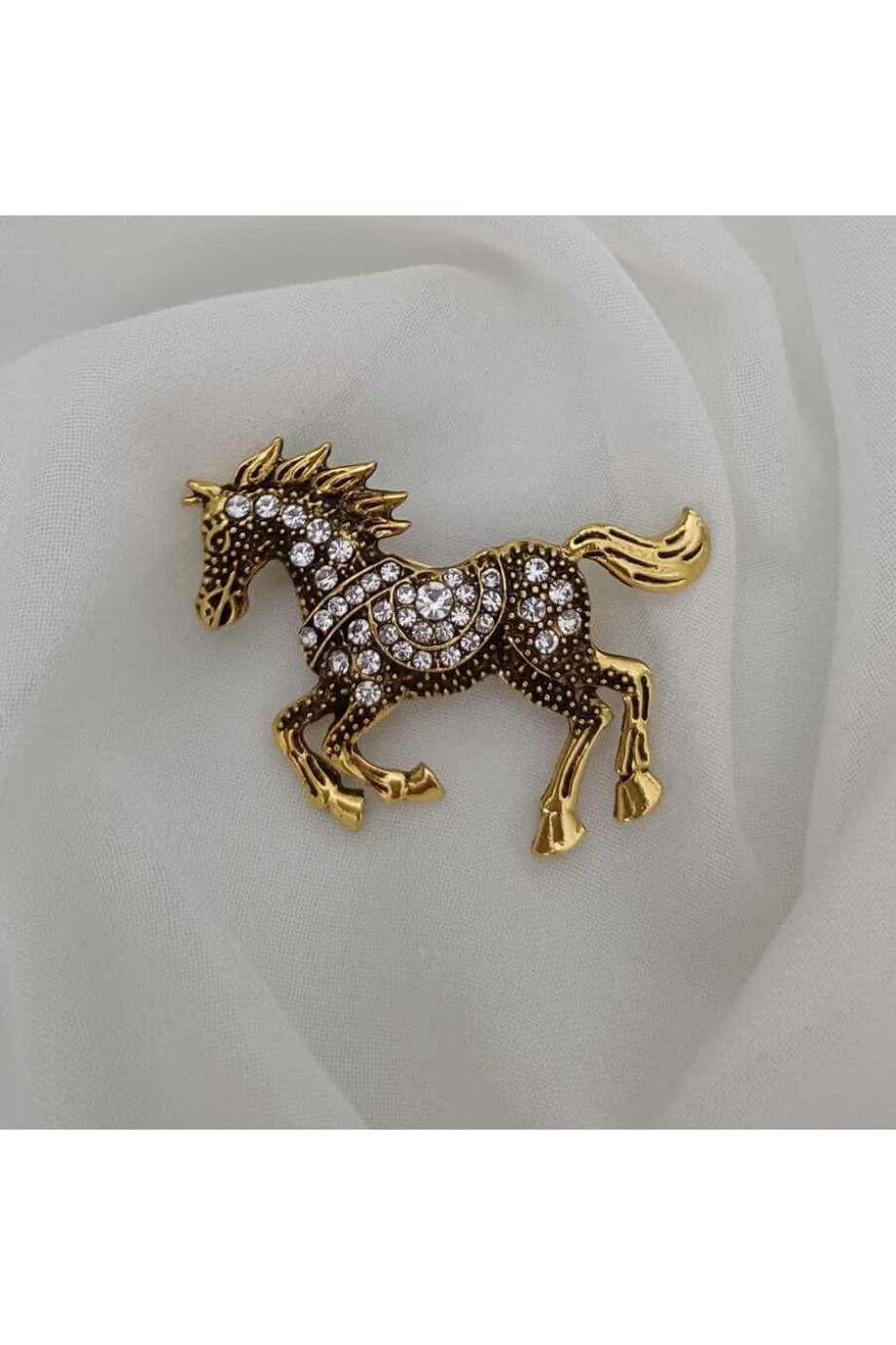 At Figürlü Zirkon Taşlı Broş At Figürlü Zirkon Taşlı Broş
