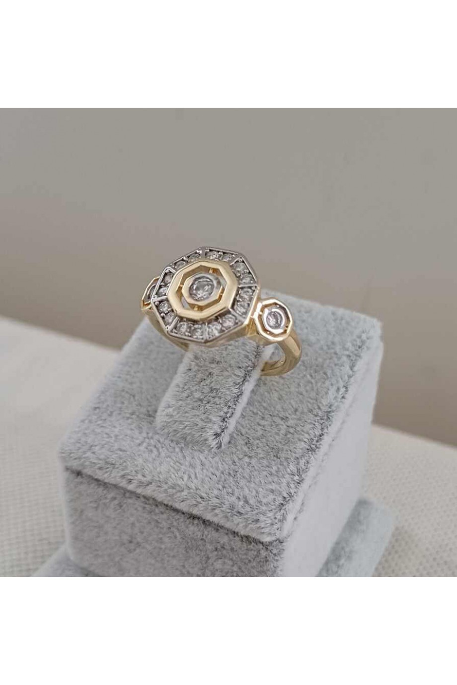 Zirkon Taşlı Gold Kadın Yüzük Zirkon Taşlı Gold Kadın Yüzük