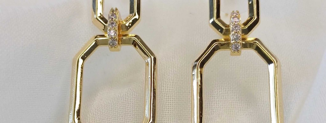 Küpe Seçerken Yüz Şekline Göre Dikkat Edilmesi Gerekenler Küpe Seçerken Yüz Şekline Göre Dikkat Edilmesi Gerekenler